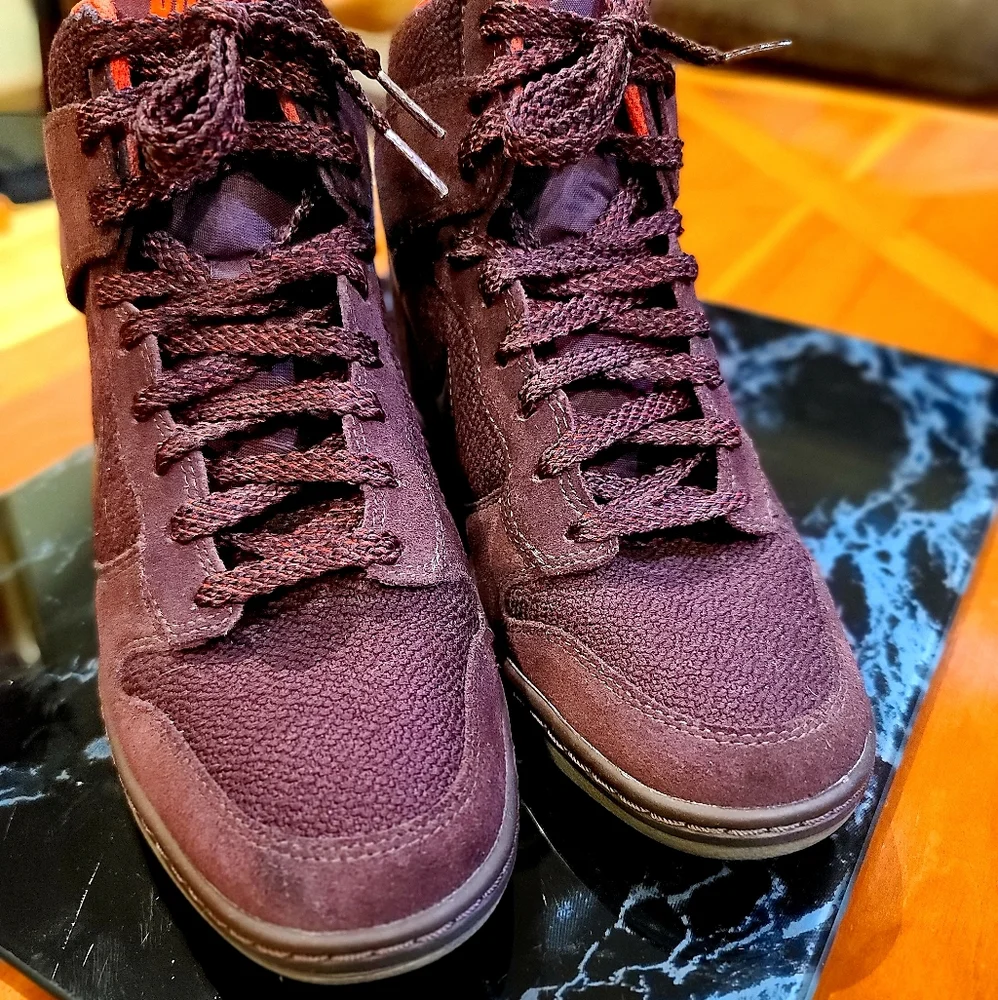 Nike Women's High-Top Sneakers in Burgundy with Red Lining